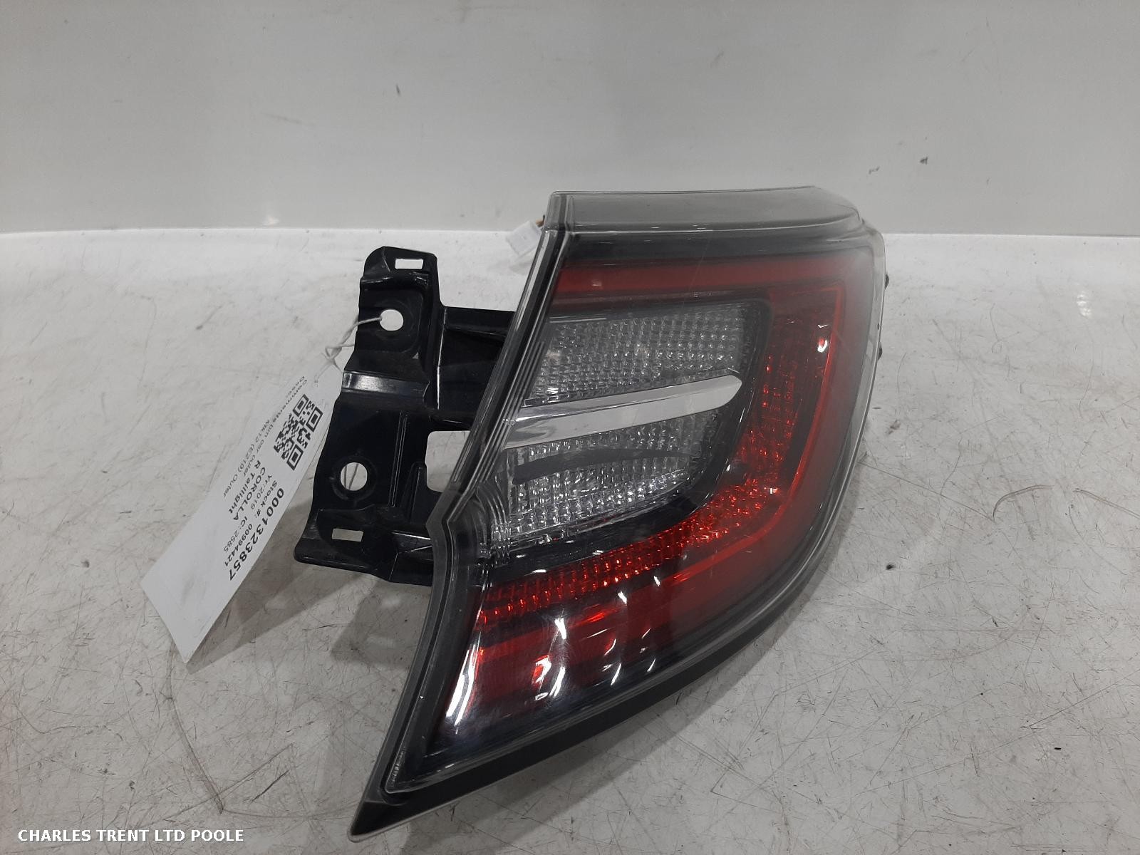 2019 - TOYOTA - COROLLA - TAIL LIGHT / REAR LIGHT (RIGHT / DRIVER SIDE)