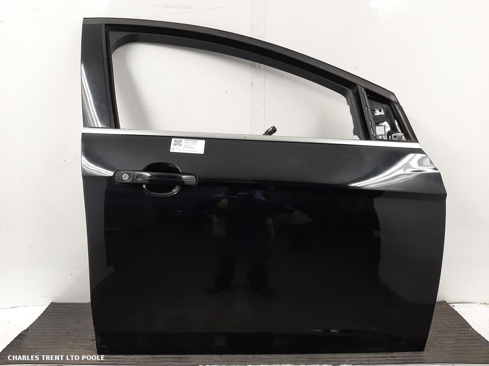 2018 - FORD - FOCUS - DOOR (FRONT - RIGHT / DRIVER SIDE)