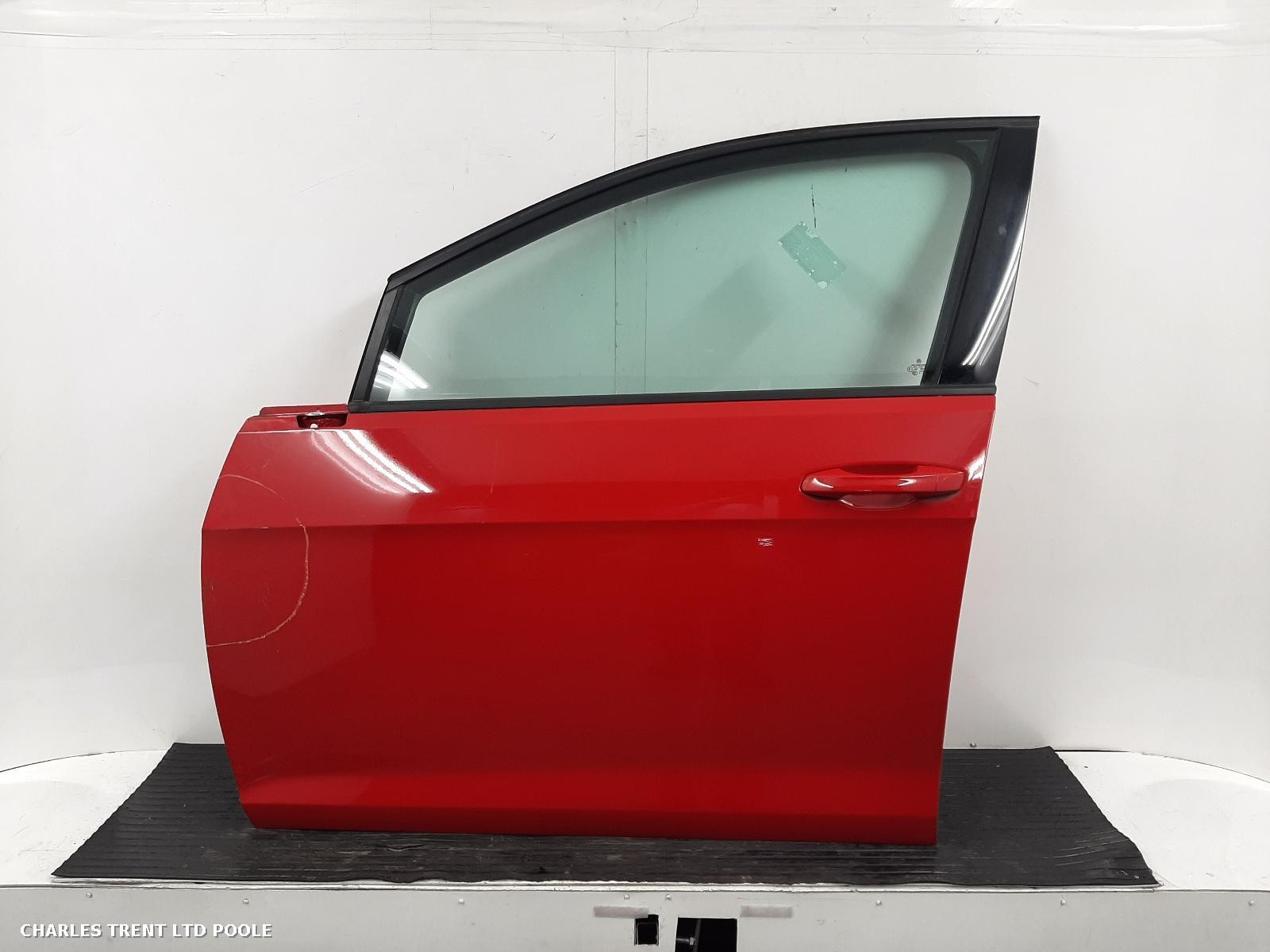 2016 - VOLKSWAGEN - GOLF - DOOR (FRONT - LEFT / PASSENGER SIDE)