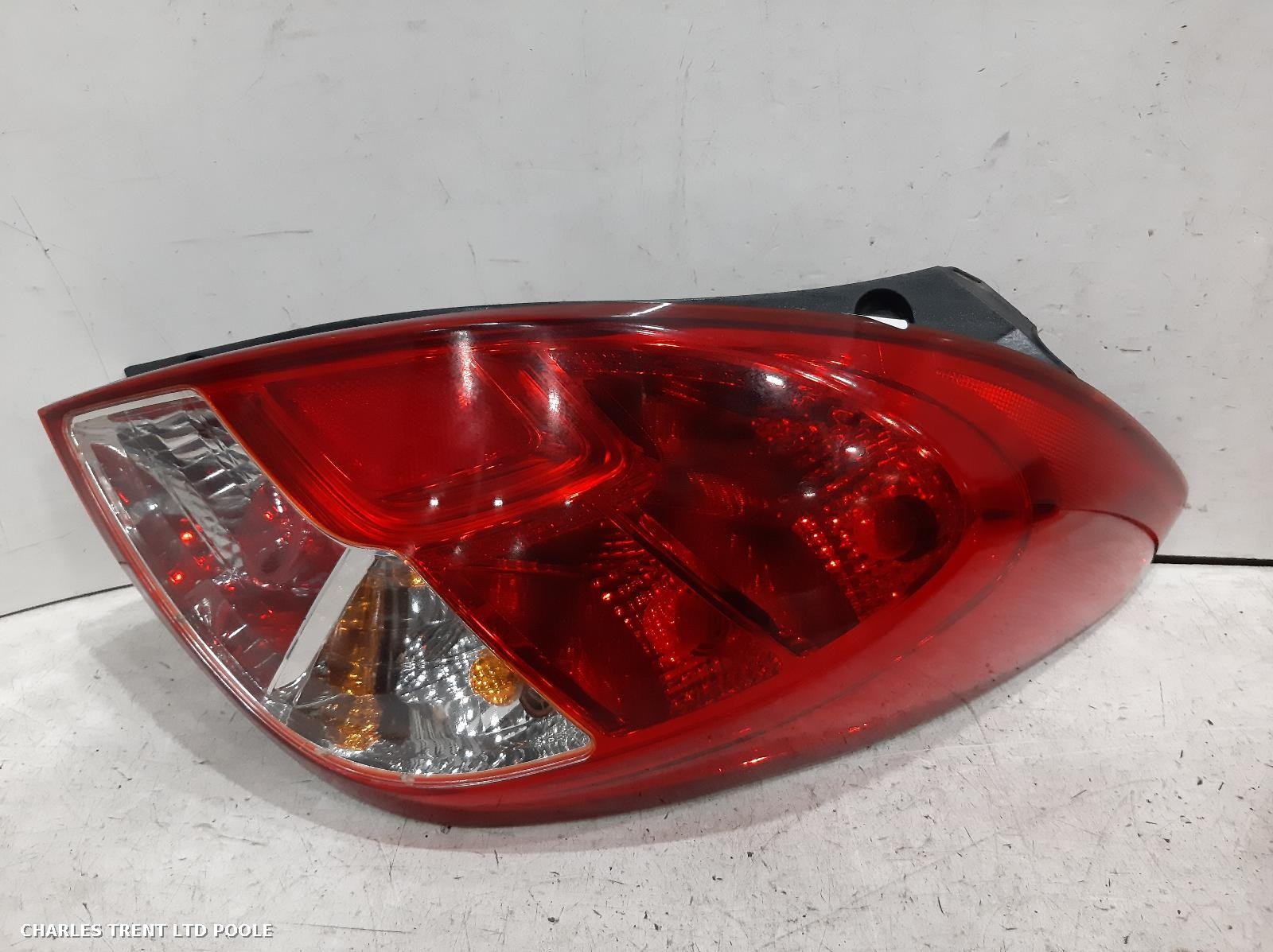 2014 - HYUNDAI - I20 - TAIL LIGHT / REAR LIGHT (RIGHT / DRIVER SIDE)