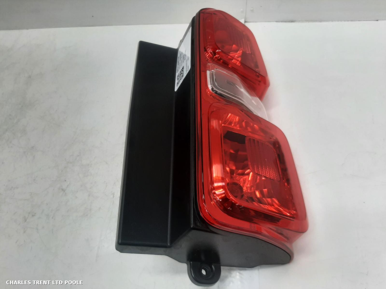 2023 - VAUXHALL - VIVARO - TAIL LIGHT / REAR LIGHT (RIGHT / DRIVER SIDE)