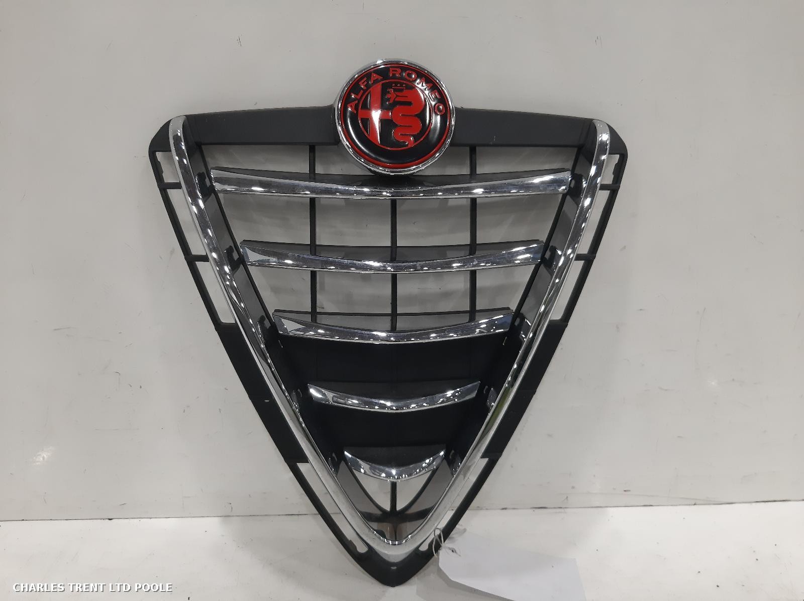 2013 - ALFA ROMEO - GIULIETTA - GRILLE