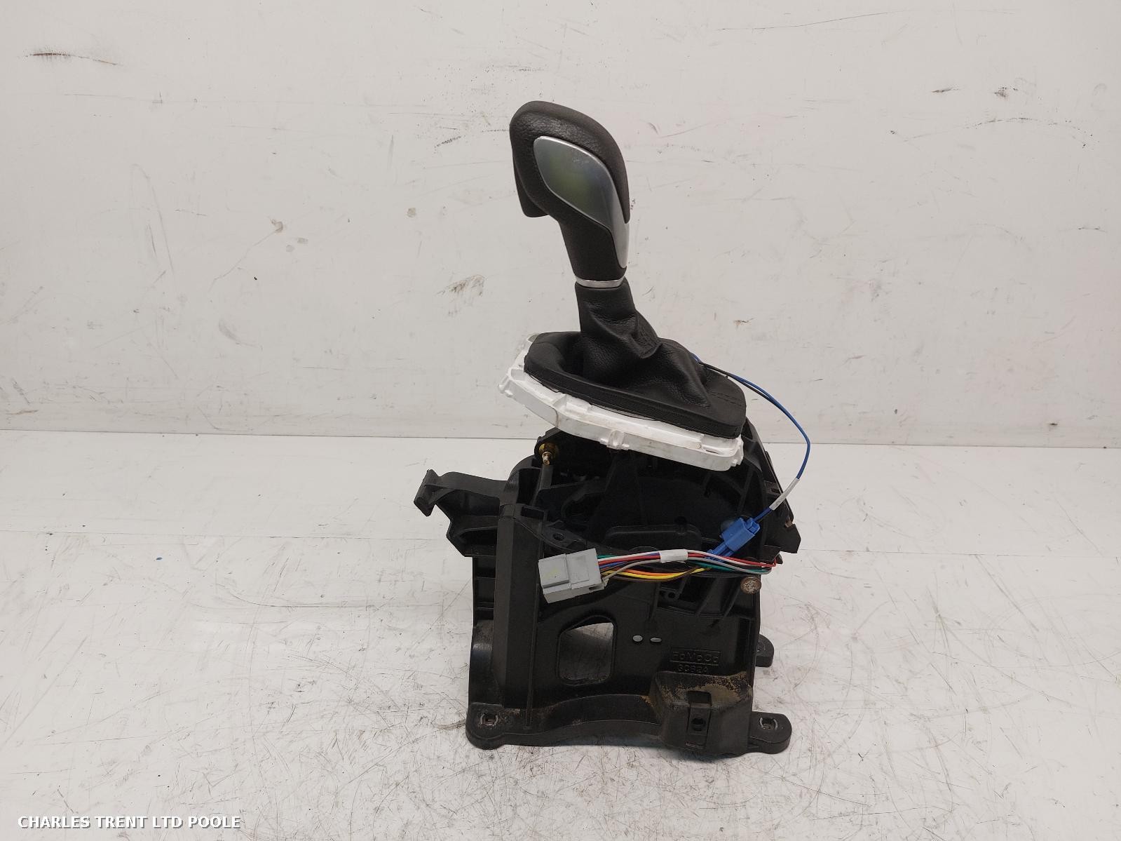 2013 - FORD - B MAX - GEAR STICK