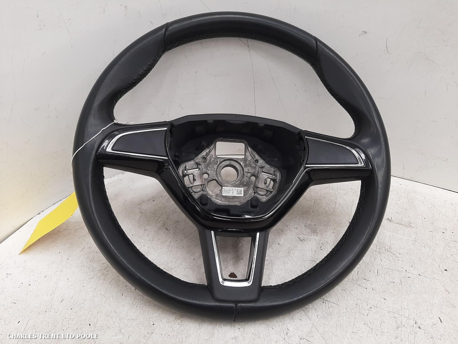 2015 - SKODA - FABIA - STEERING WHEEL