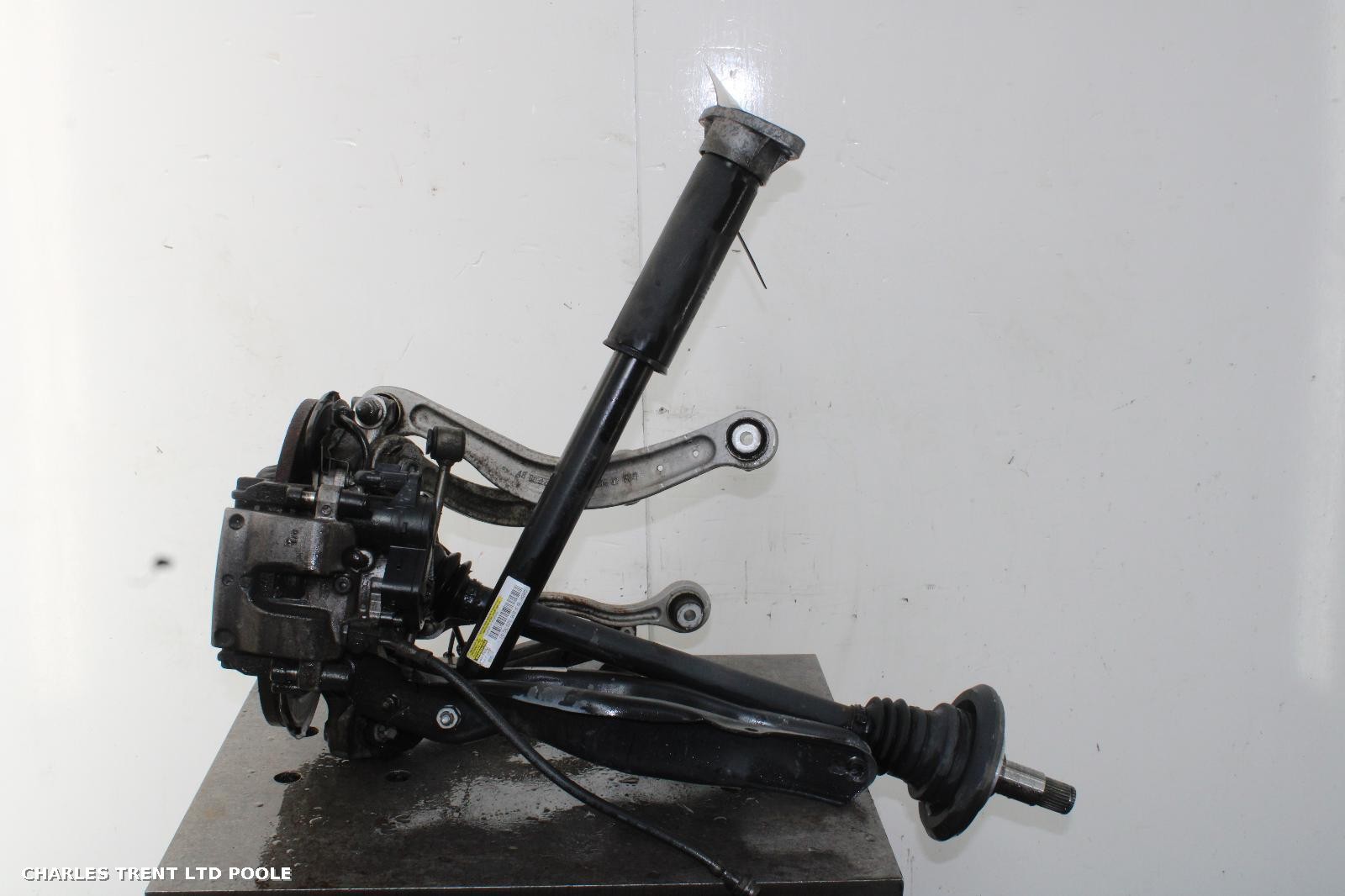 2017 - MERCEDES - C CLASS - COMPLETE SUSPENSION (REAR - LEFT / PASSENGER SIDE)