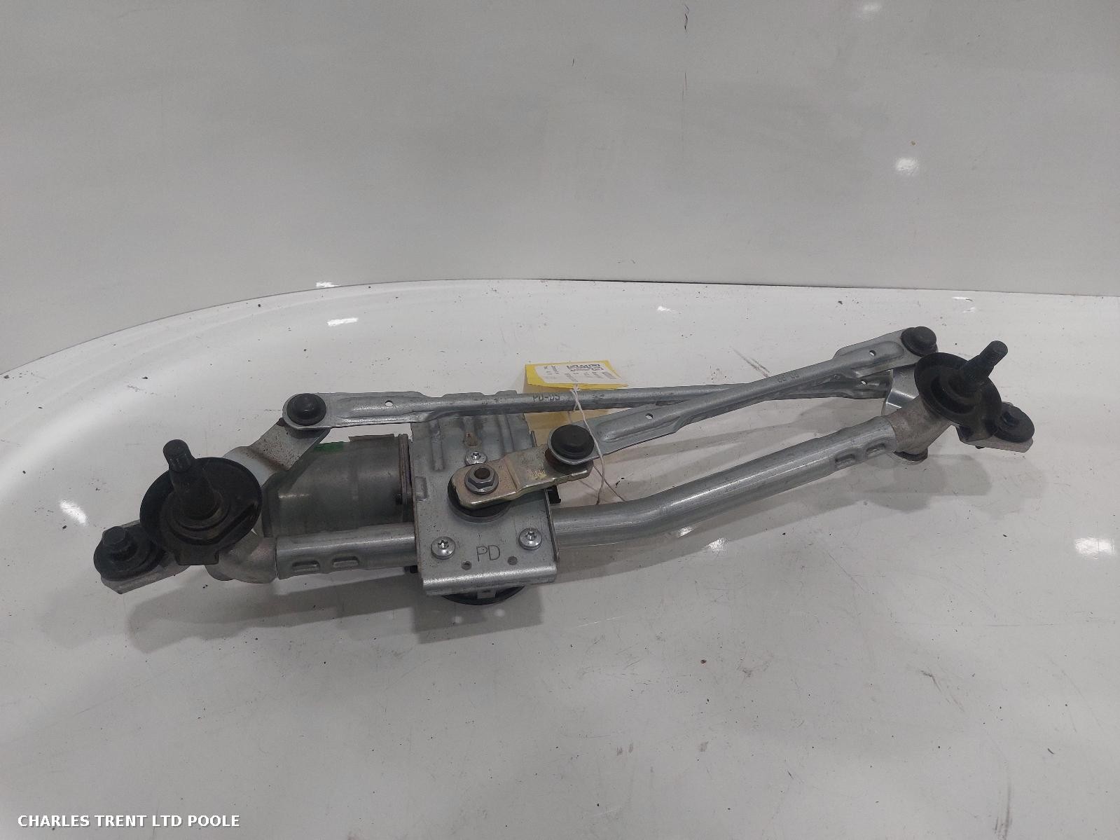 2022 - HYUNDAI - I30 - WIPER MOTOR (FRONT)