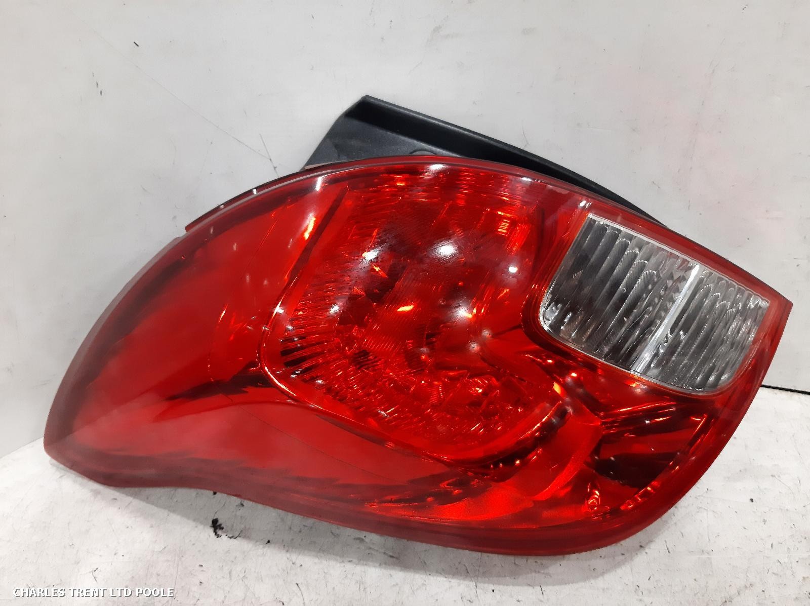 2015 - VAUXHALL - MOKKA - TAIL LIGHT / REAR LIGHT (LEFT / PASSENGER SIDE)