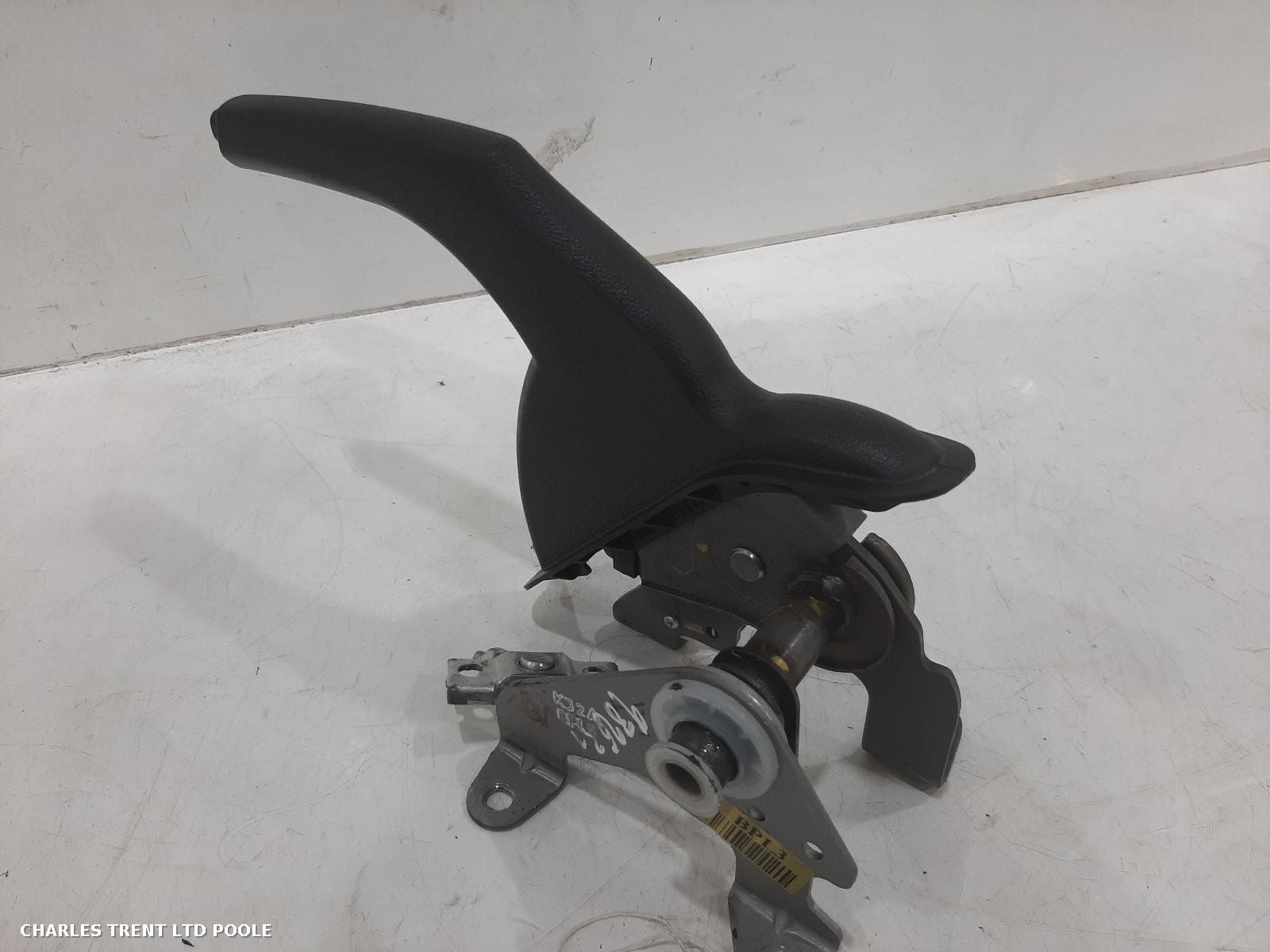 2016 - HYUNDAI - I10 - HANDBRAKE LEVER