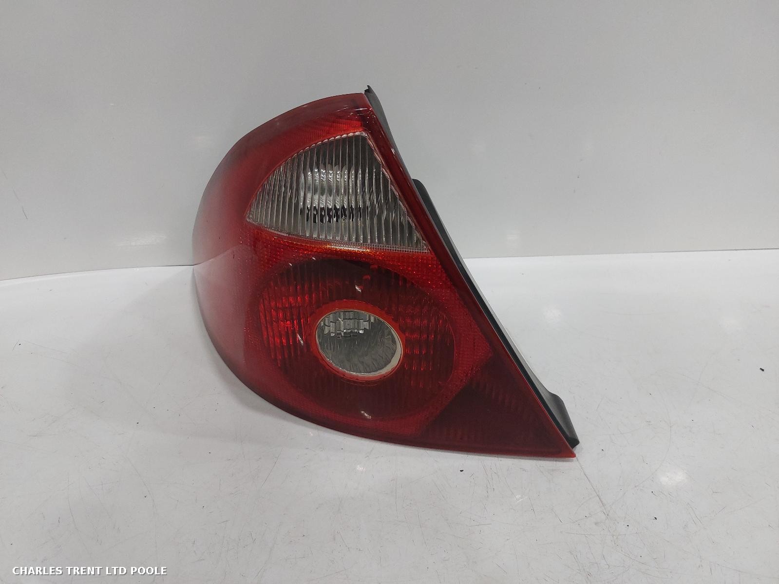 2004 - FORD - MONDEO - TAIL LIGHT / REAR LIGHT (LEFT / PASSENGER SIDE)