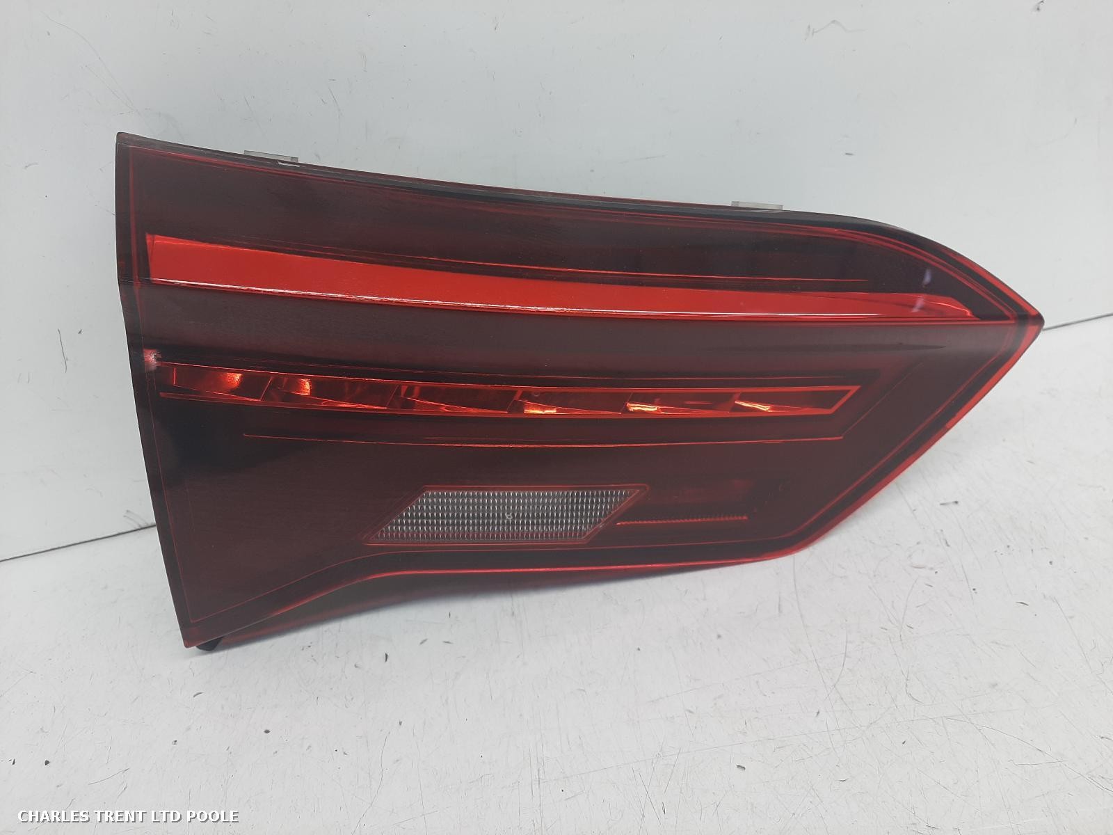 2023 - VOLKSWAGEN - T-ROC - TAIL LIGHT / REAR LIGHT (LEFT / PASSENGER SIDE)