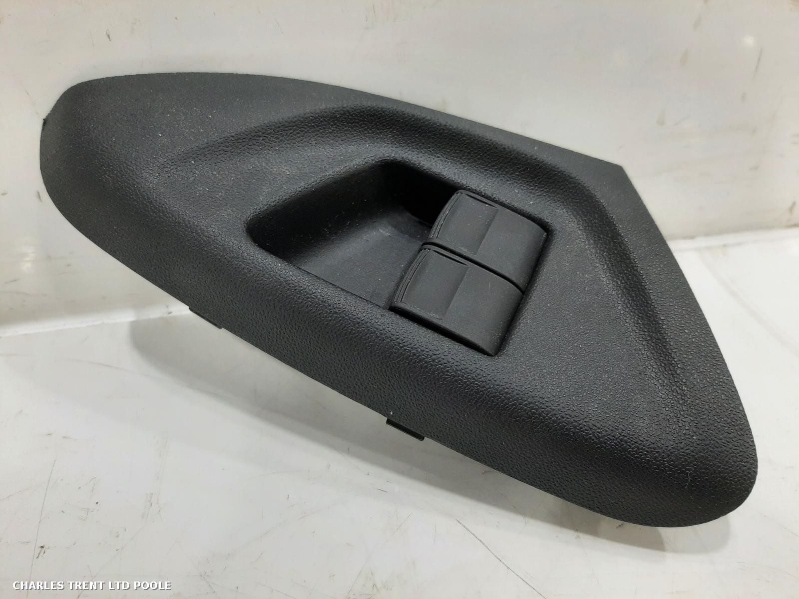 2018 - PEUGEOT - 108 - WINDOW SWITCH