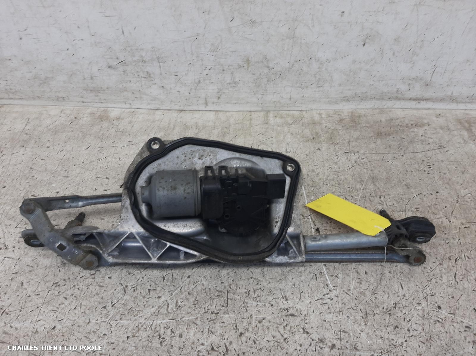 2011 - VAUXHALL - ASTRA - WIPER MOTOR (FRONT)