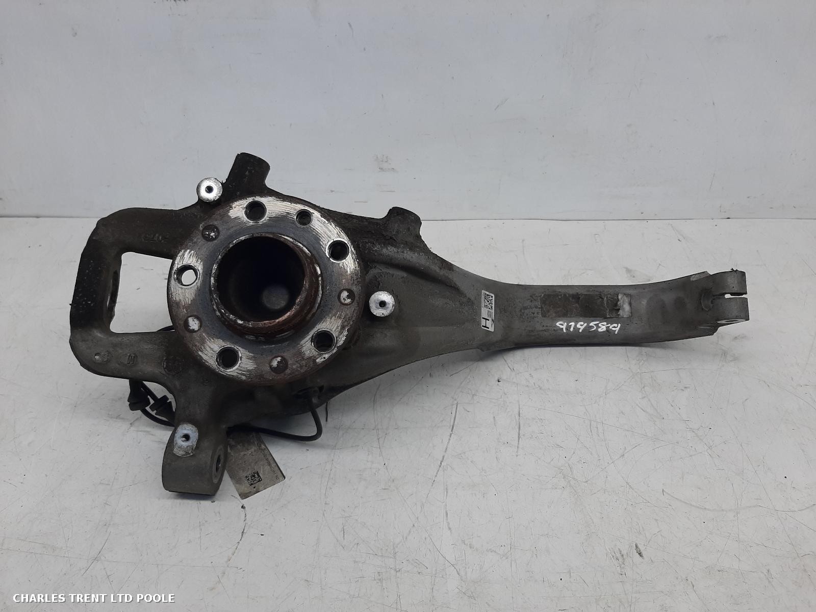 2020 - ALFA ROMEO - GIULIA - AXLE HUB / STUB ASSEMBLY (FRONT - RIGHT / DRIVER SIDE)