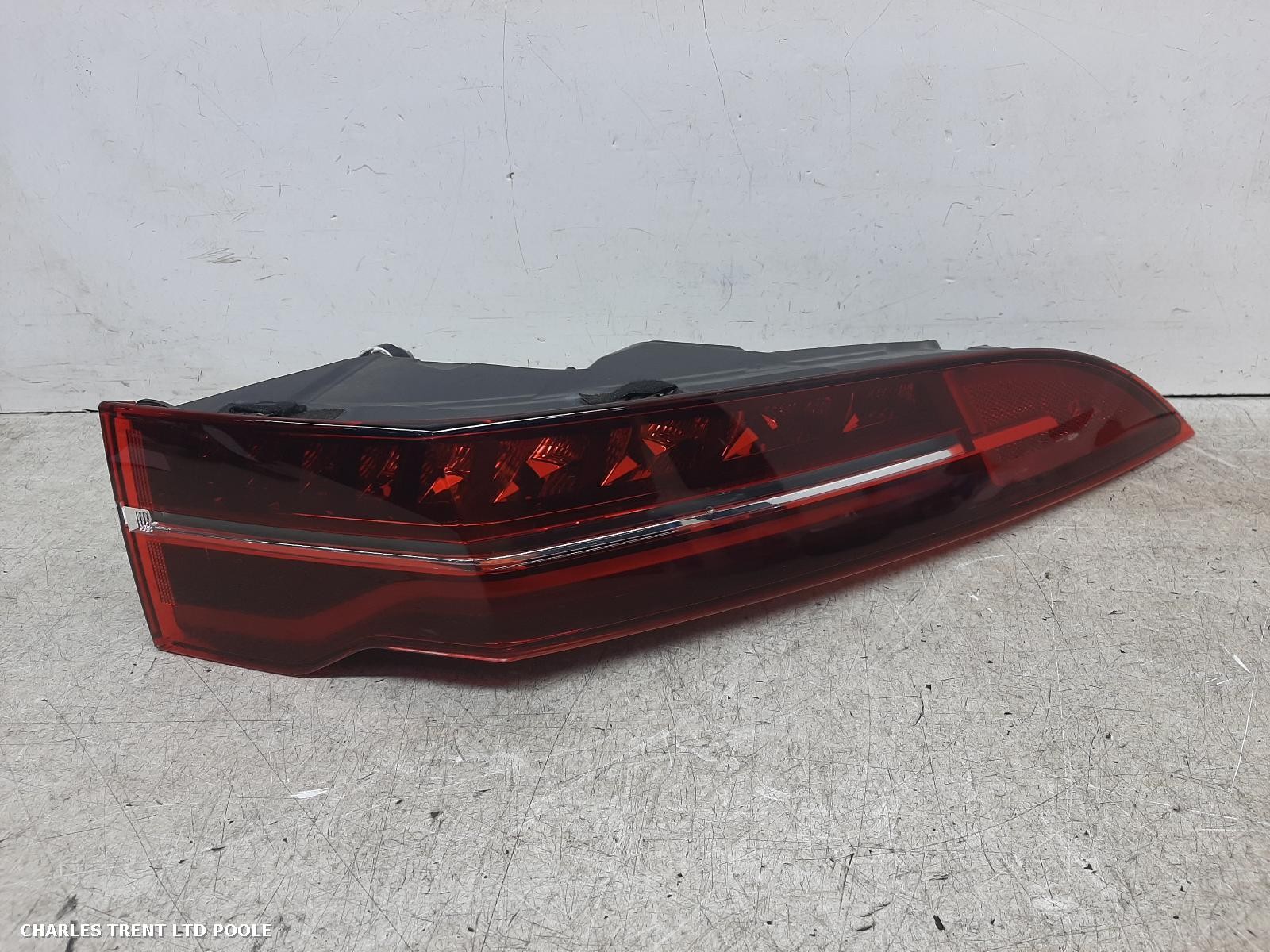 2018 - JAGUAR - I-PACE - TAIL LIGHT / REAR LIGHT (RIGHT / DRIVER SIDE)