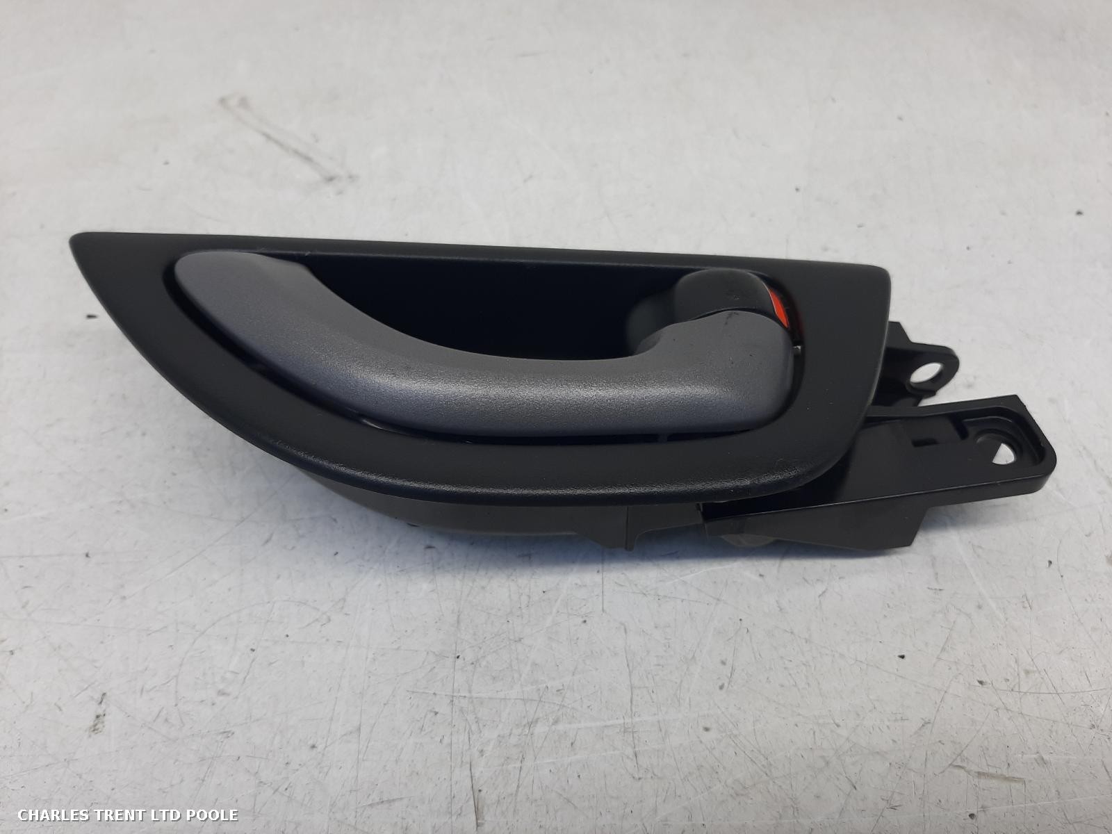 2010 - HONDA - JAZZ - DOOR HANDLE