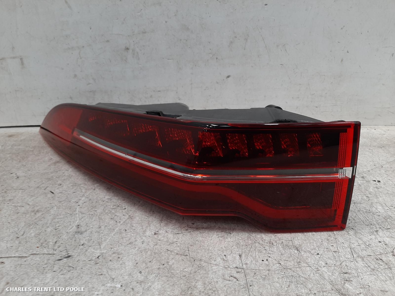 2019 - JAGUAR - I-PACE - TAIL LIGHT / REAR LIGHT (LEFT / PASSENGER SIDE)