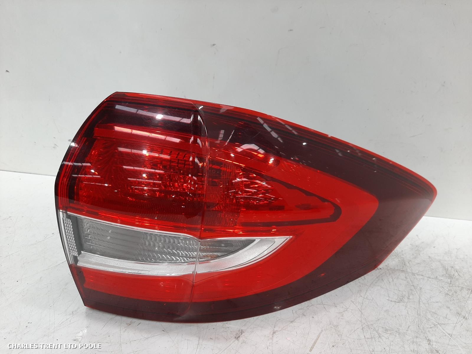 2016 - FORD - FOCUS C MAX - TAIL LIGHT / REAR LIGHT (RIGHT / DRIVER SIDE)