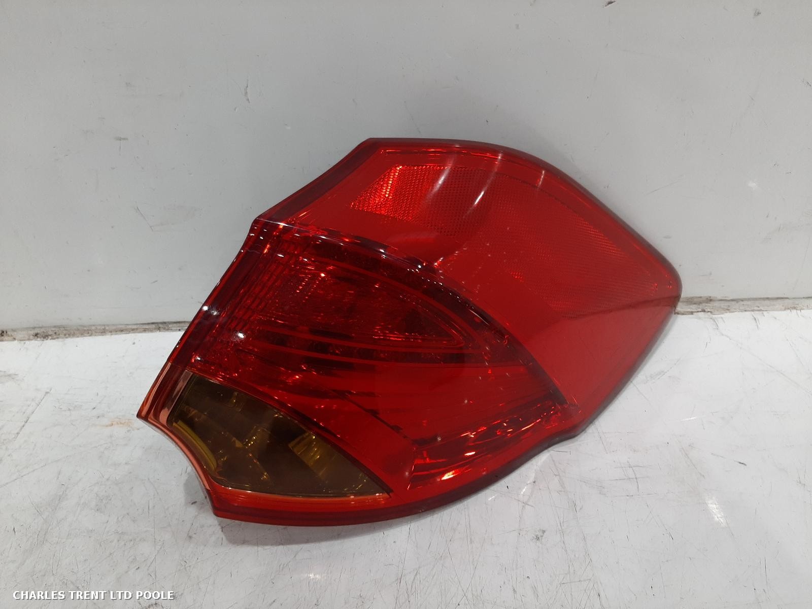 2013 - KIA - CEED - TAIL LIGHT / REAR LIGHT (RIGHT / DRIVER SIDE)