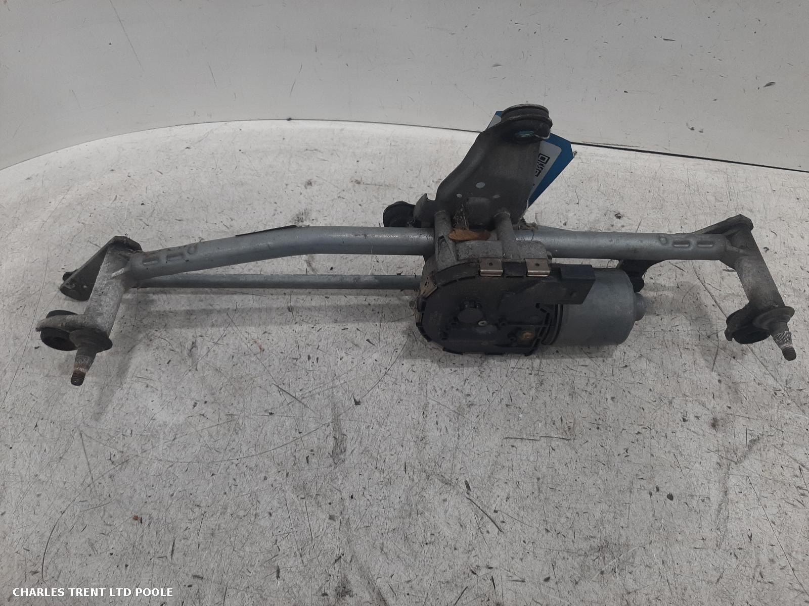 2008 - VOLKSWAGEN - PASSAT - WIPER MOTOR (FRONT)