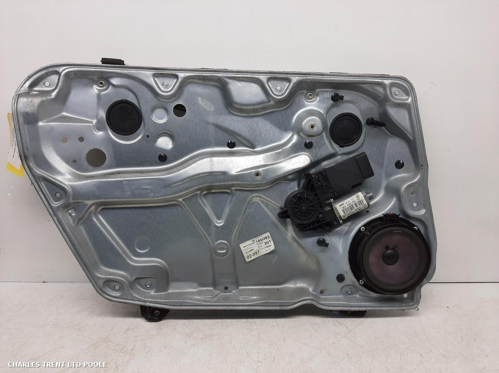 2001 - VOLKSWAGEN - PASSAT - WINDOW MOTOR (FRONT - LEFT / PASSENGER SIDE)