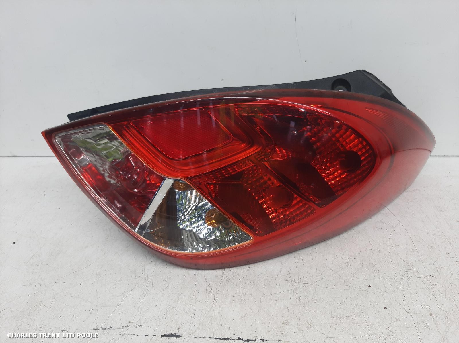 2013 - HYUNDAI - I20 - TAIL LIGHT / REAR LIGHT (RIGHT / DRIVER SIDE)