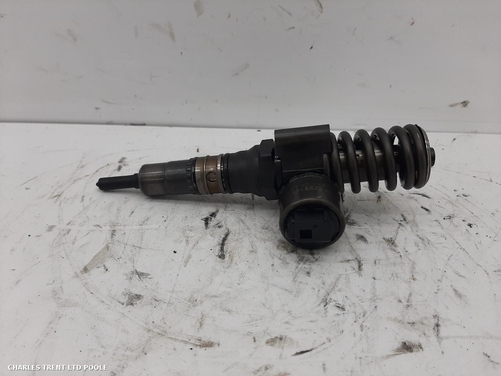 2006 - VOLKSWAGEN - TOURAN - FUEL INJECTOR