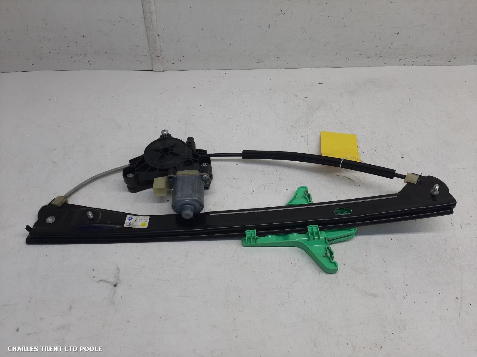 2018 - VOLKSWAGEN - TIGUAN - WINDOW MOTOR (REAR - RIGHT / DRIVER SIDE)