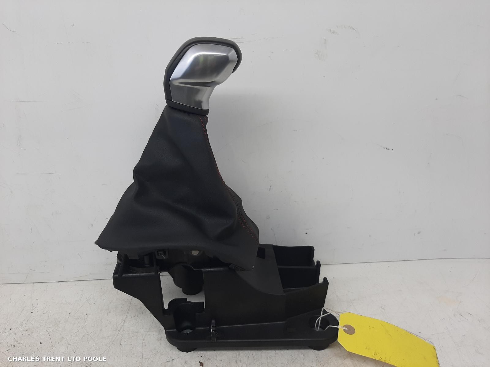 2017 - PEUGEOT - 2008 - GEAR STICK