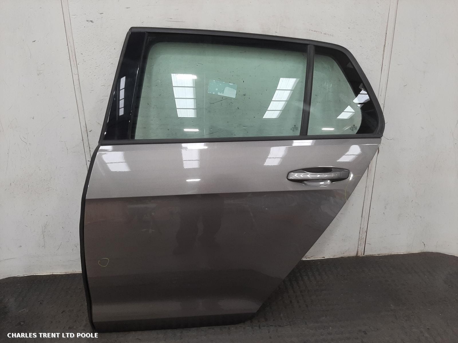 2015 - VOLKSWAGEN - GOLF - DOOR (REAR - LEFT / PASSENGER SIDE)