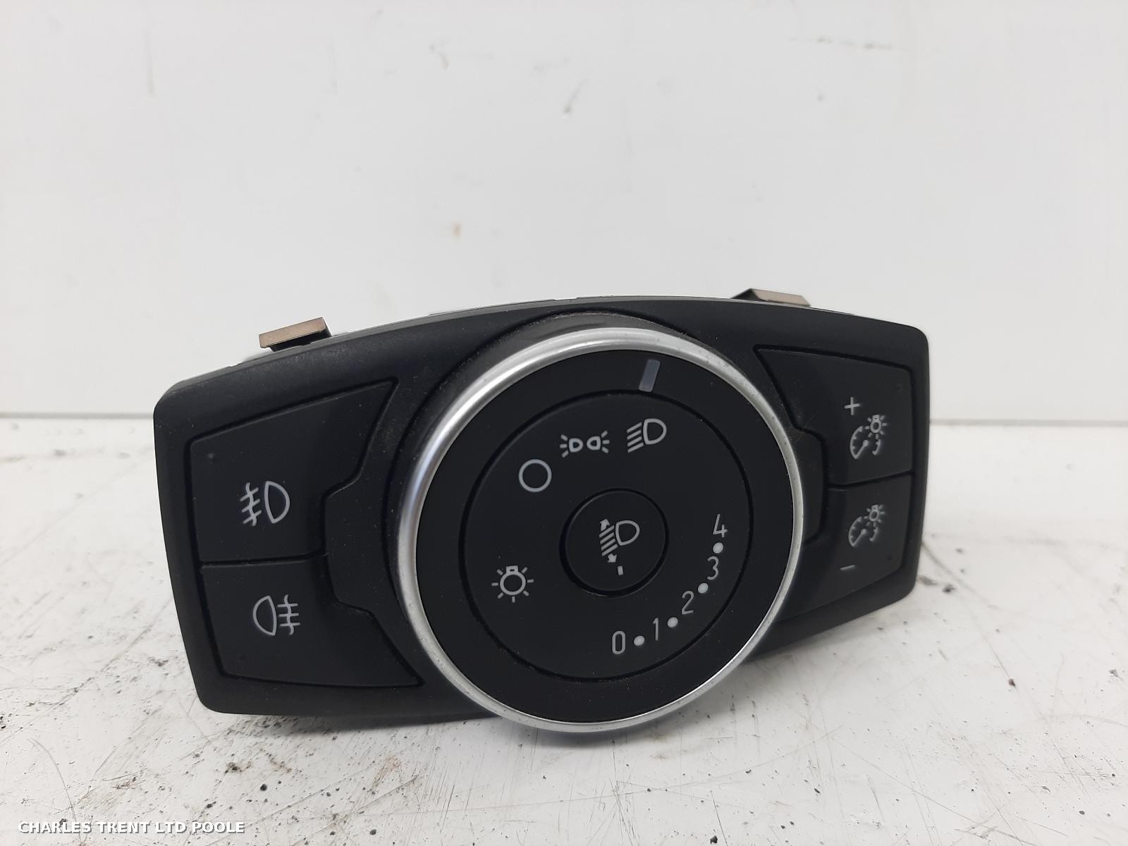 2018 - FORD - FOCUS - HEADLIGHT / HEADLAMP SWITCH