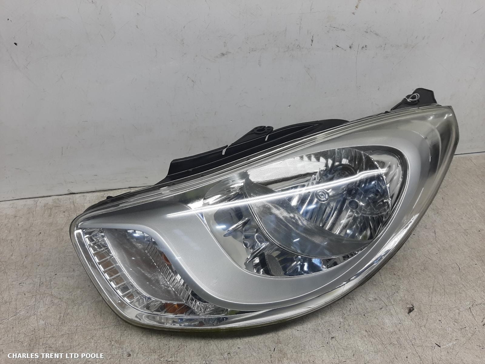 2013 - HYUNDAI - I10 - HEADLIGHT / HEADLAMP (LEFT / PASSENGER SIDE)