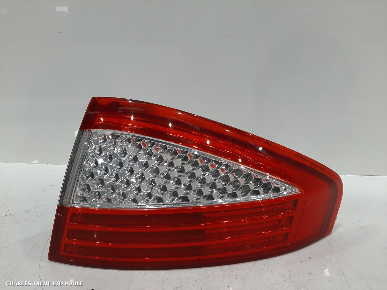 2008 - FORD - MONDEO - TAIL LIGHT / REAR LIGHT (RIGHT / DRIVER SIDE)