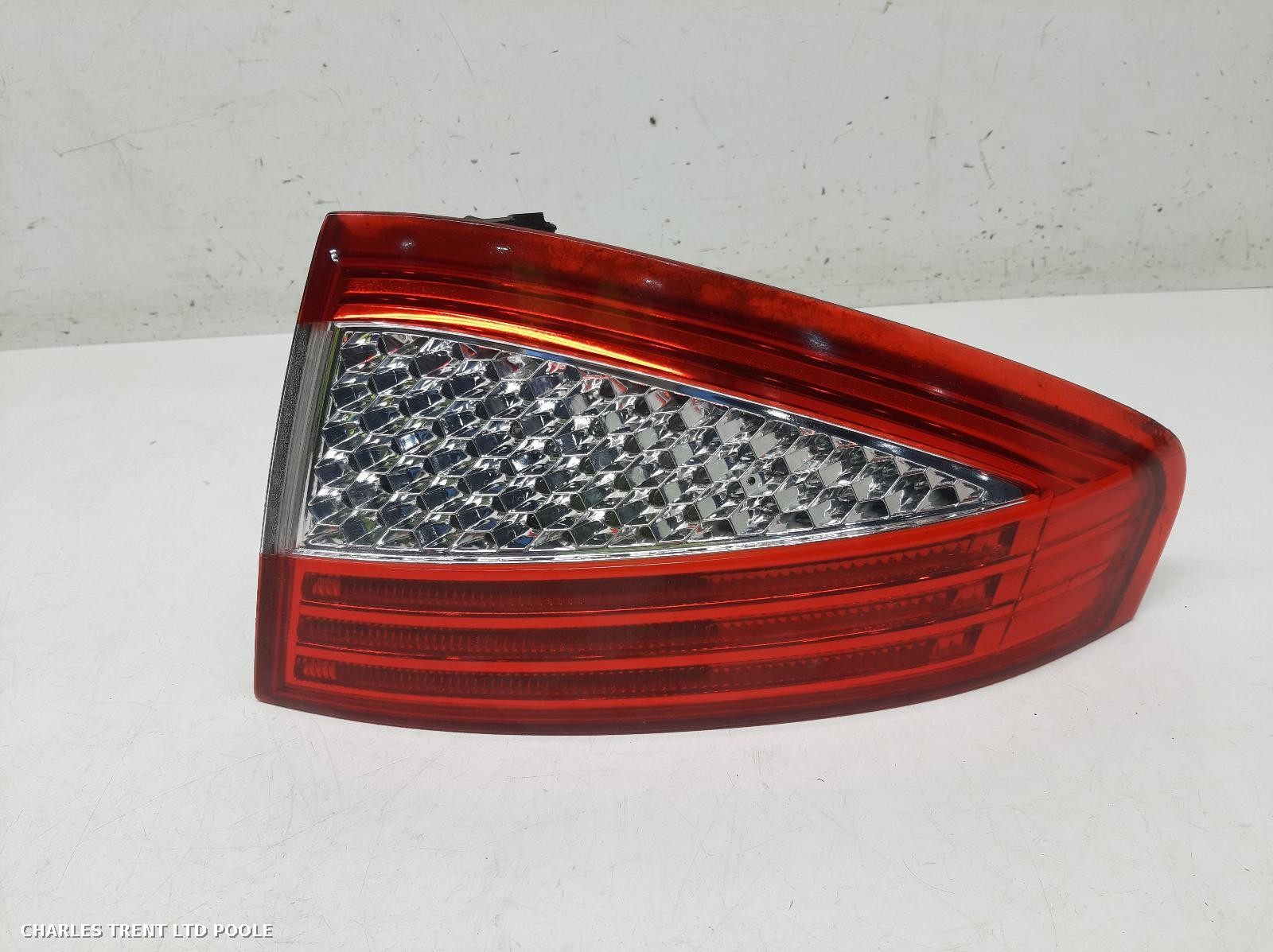 2010 - FORD - MONDEO - TAIL LIGHT / REAR LIGHT (RIGHT / DRIVER SIDE)