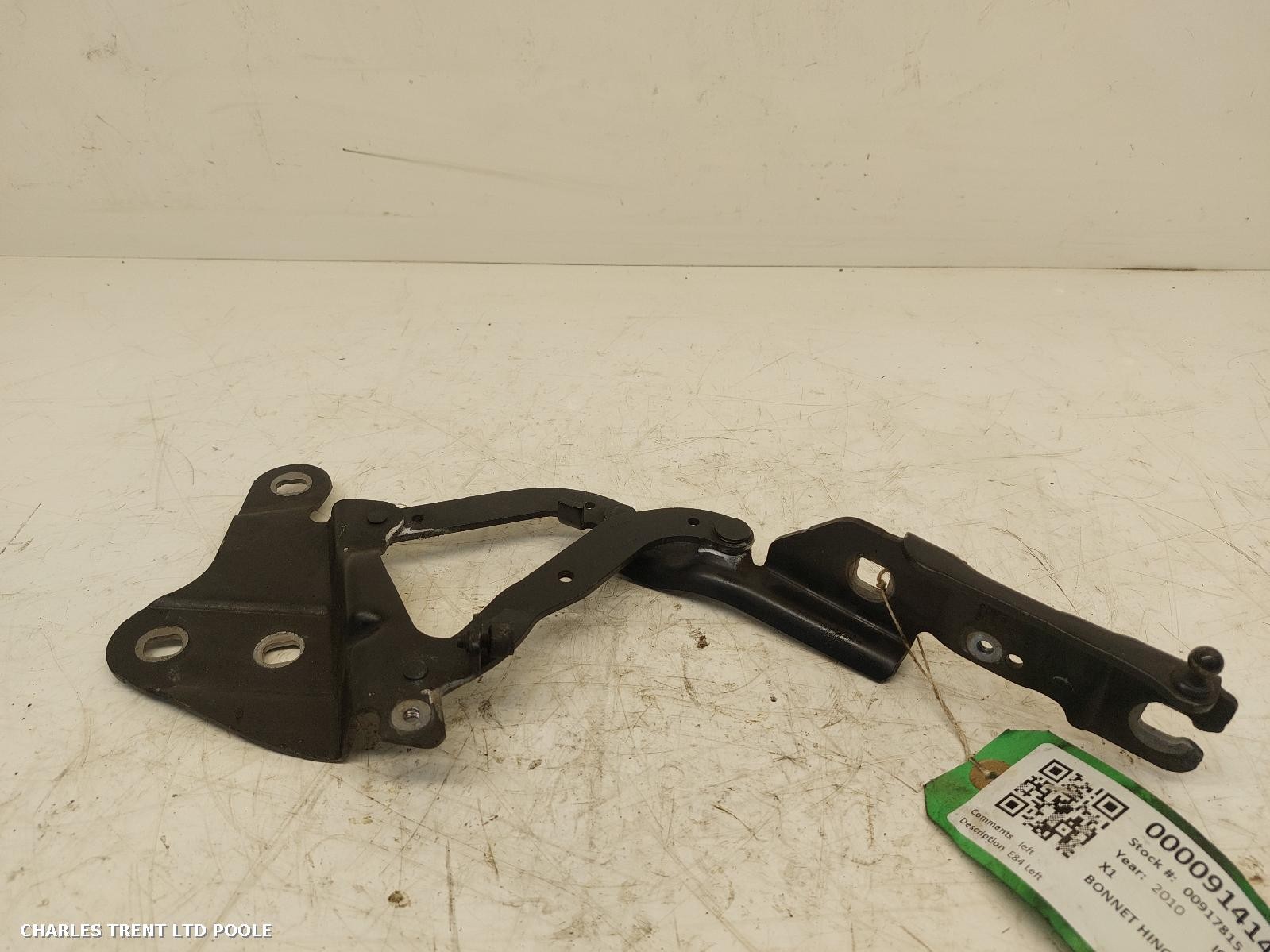 2010 - BMW - X1 - BONNET HINGE