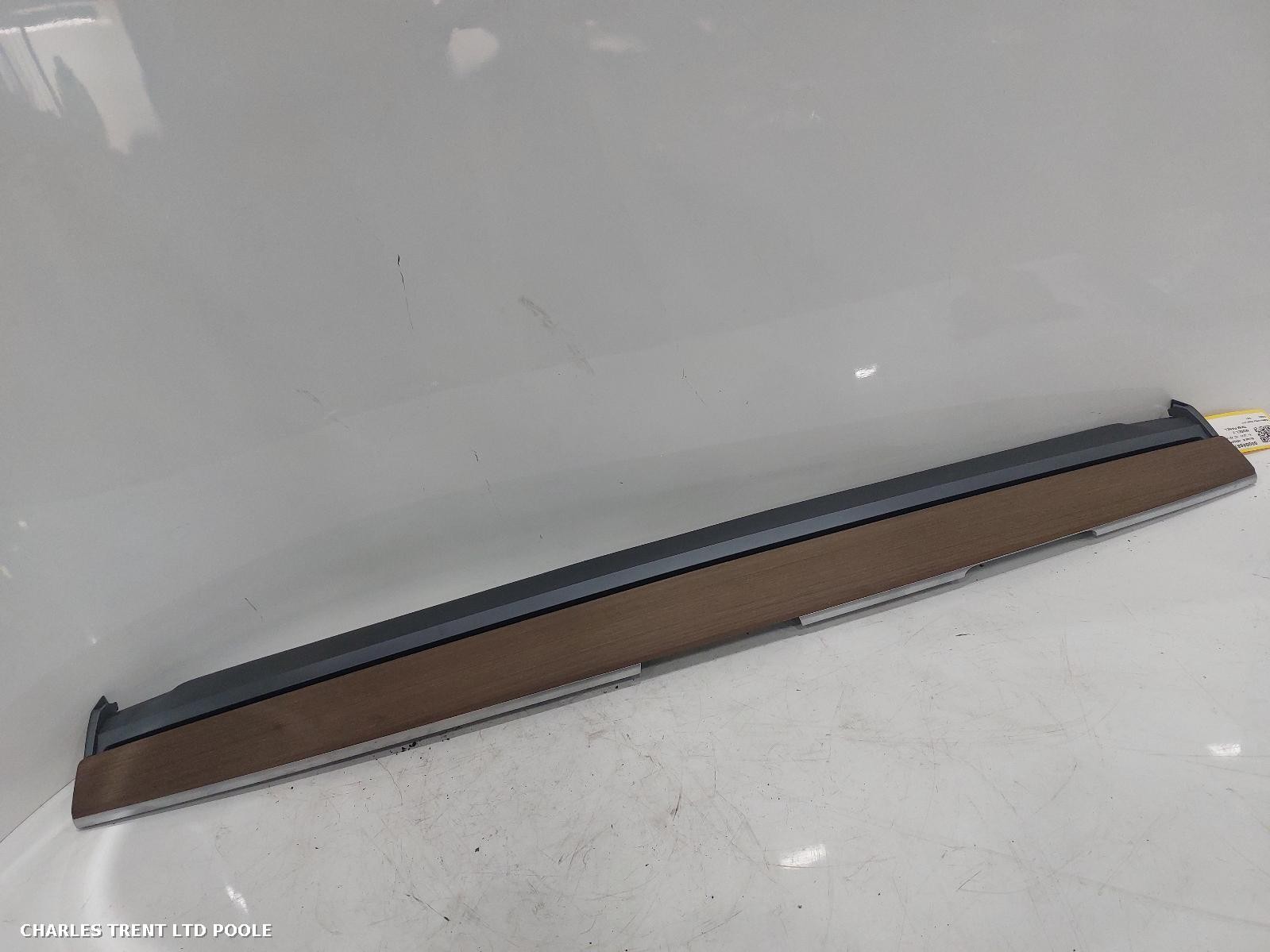 2020 - TESLA - MODEL 3 - TRIM PANEL