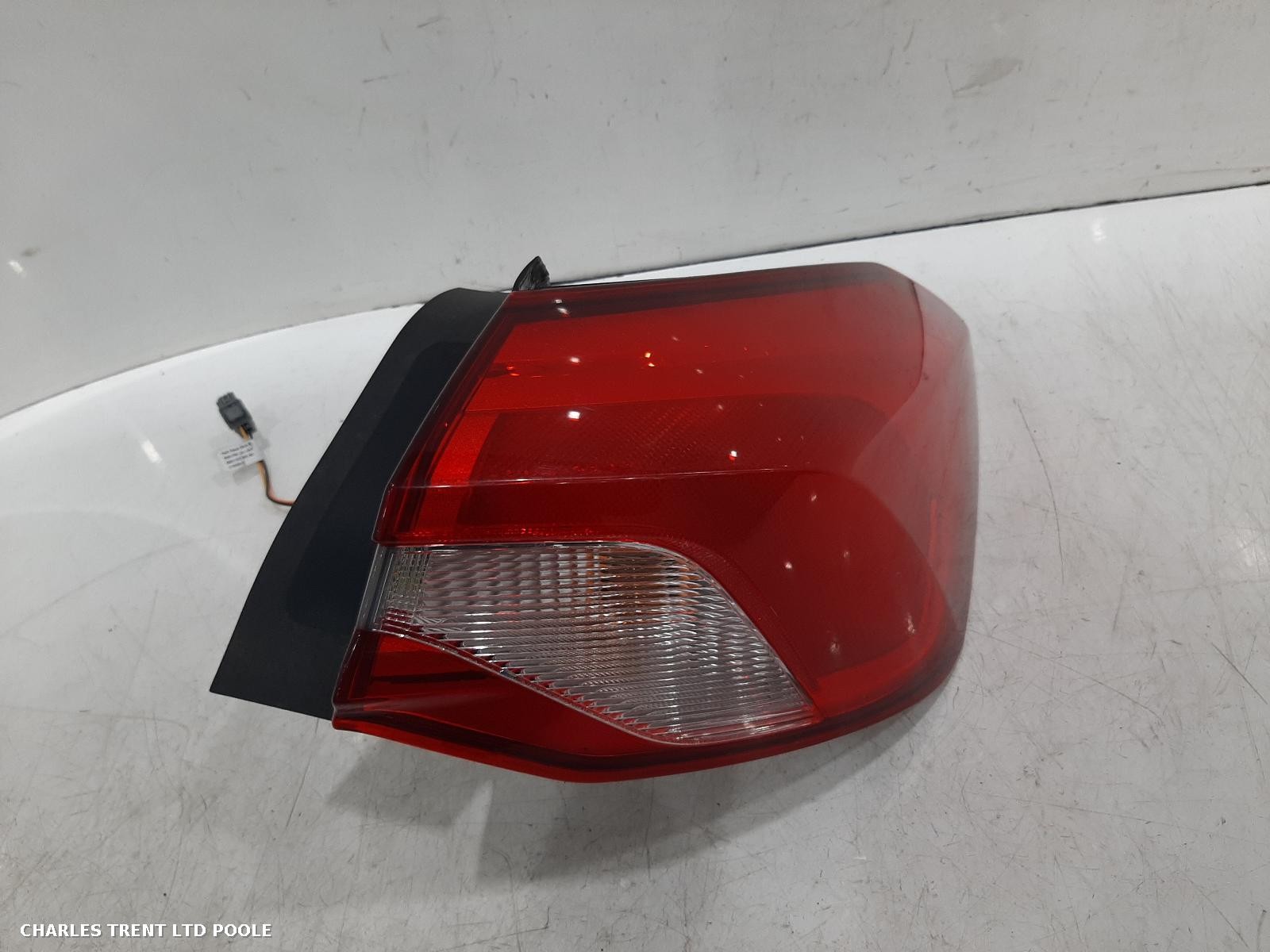 2019 - FORD - FOCUS - TAIL LIGHT / REAR LIGHT (RIGHT / DRIVER SIDE)