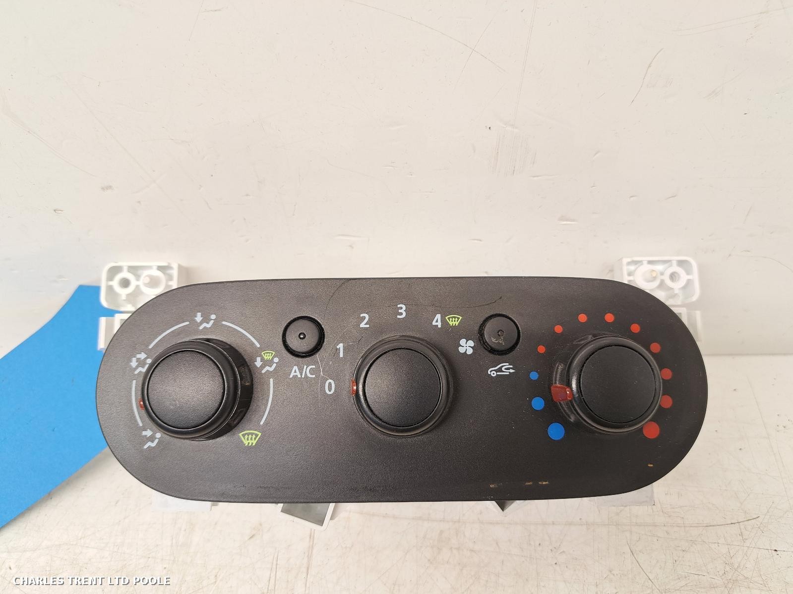 2019 - RENAULT - TRAFIC - HEAT_AC_CONTROLLER