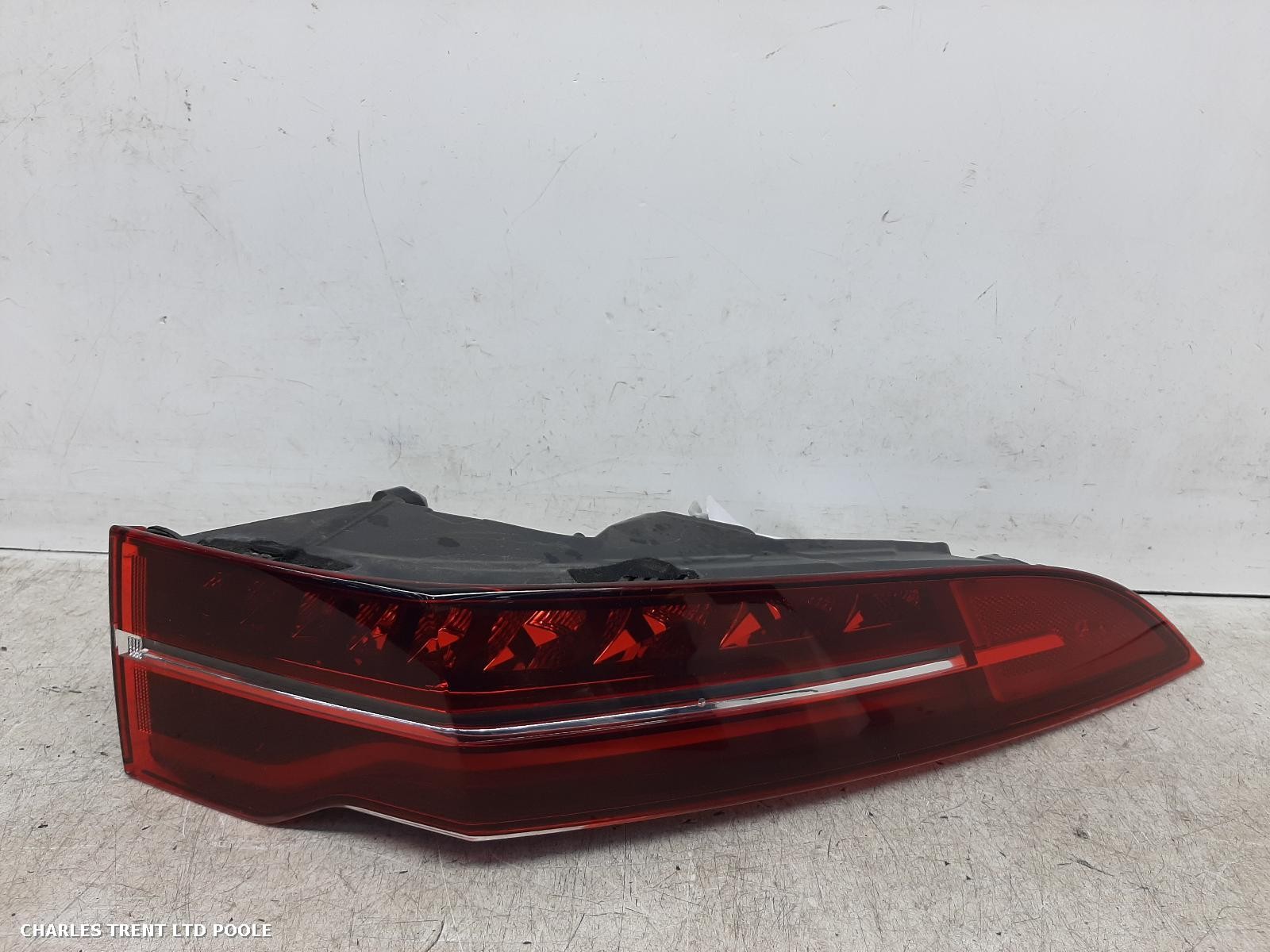 2018 - JAGUAR - I-PACE - TAIL LIGHT / REAR LIGHT (RIGHT / DRIVER SIDE)