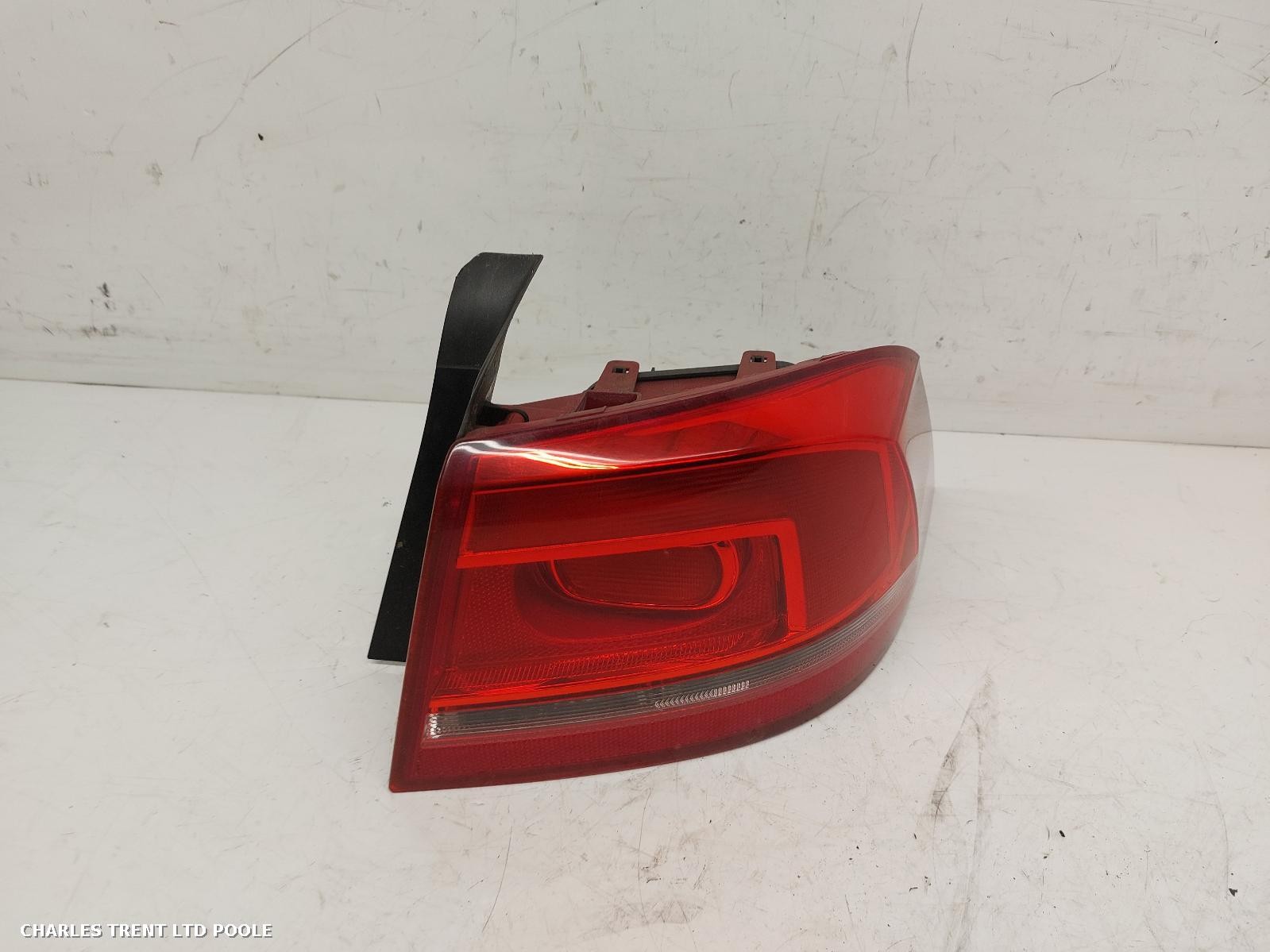 2012 - VOLKSWAGEN - PASSAT - TAIL LIGHT / REAR LIGHT (RIGHT / DRIVER SIDE)