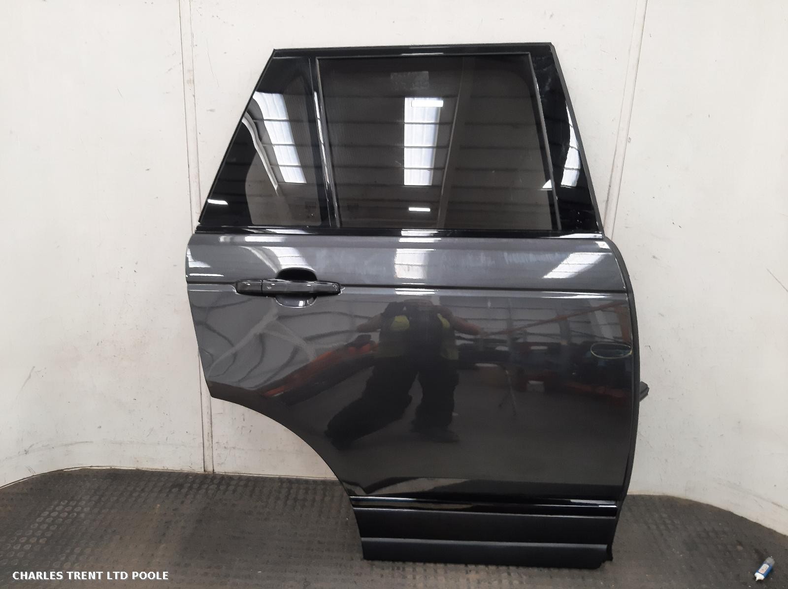 2018 - LAND ROVER - RANGE ROVER - DOOR (REAR - RIGHT / DRIVER SIDE)