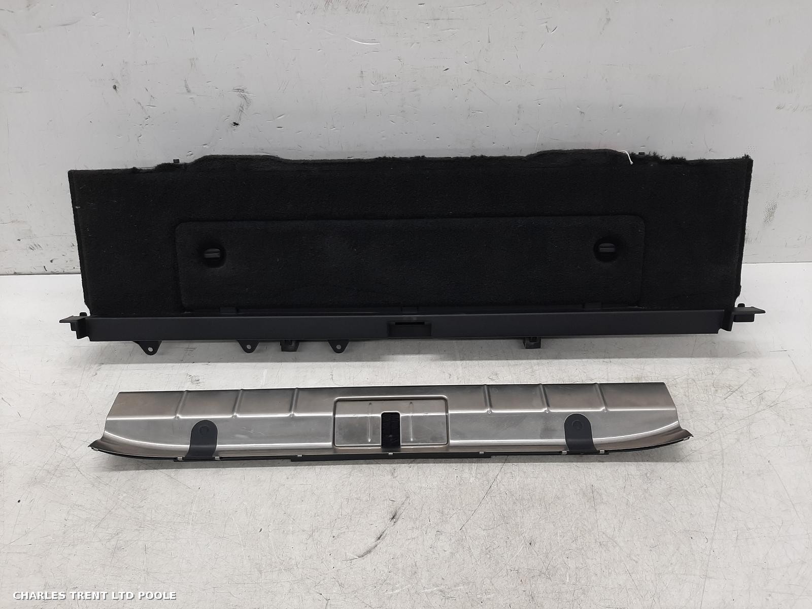 2011 - PORSCHE - PANAMERA - TRIM PANEL