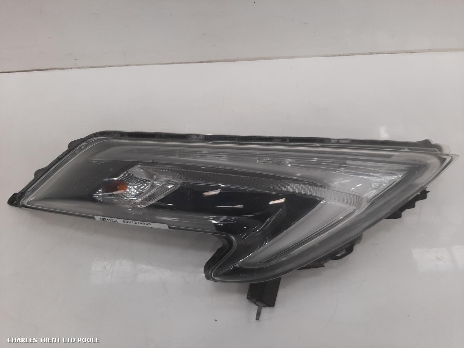 2014 - NISSAN - JUKE - HEADLIGHT / HEADLAMP (RIGHT / DRIVER SIDE)