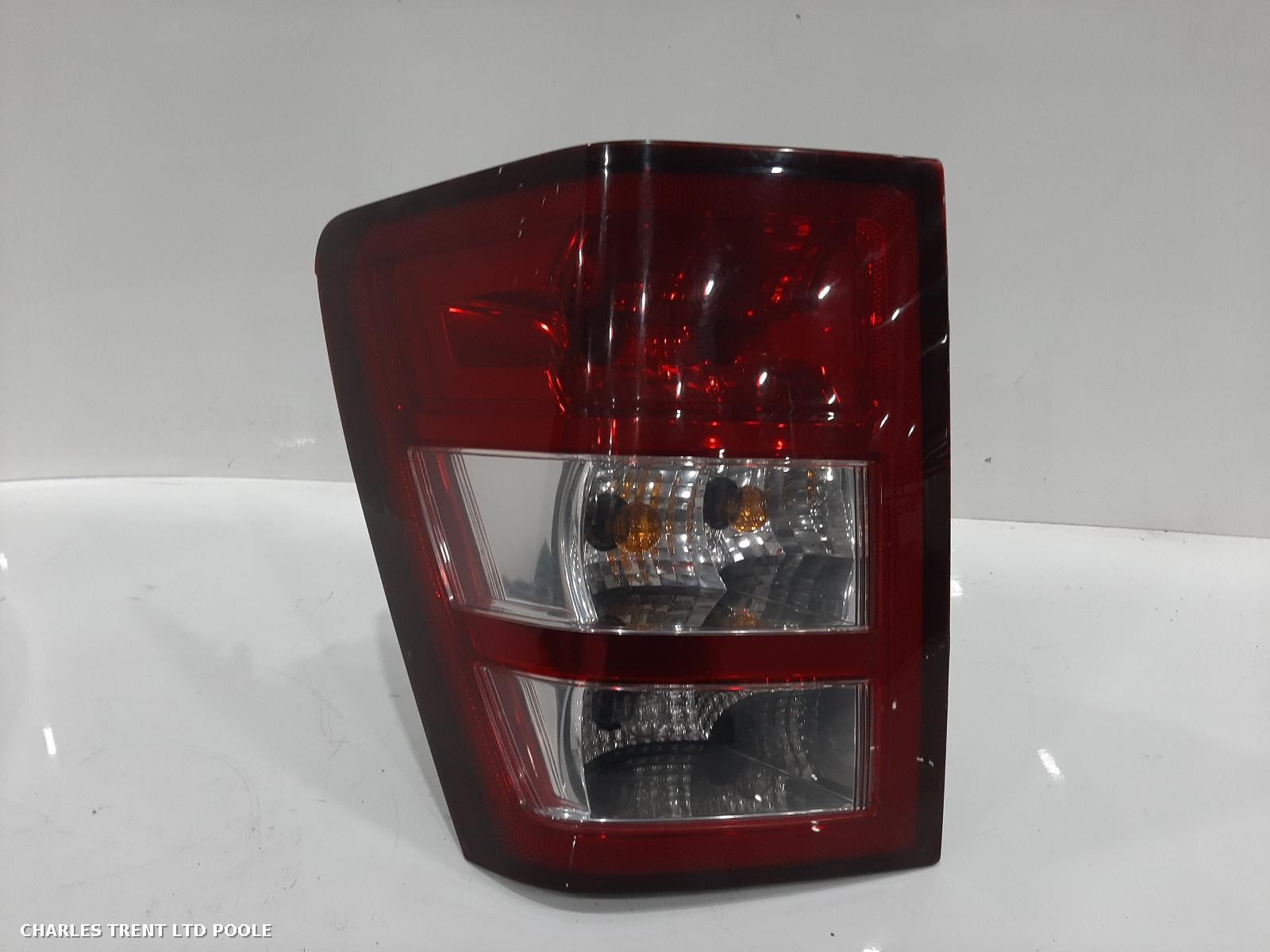 2006 - JEEP - GRAND CHEROKEE - TAIL LIGHT / REAR LIGHT (LEFT / PASSENGER SIDE)