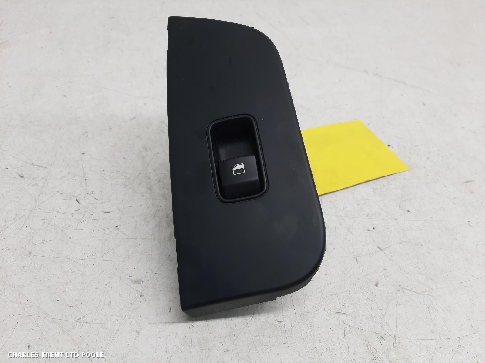 2022 - KIA - CEED - WINDOW SWITCH