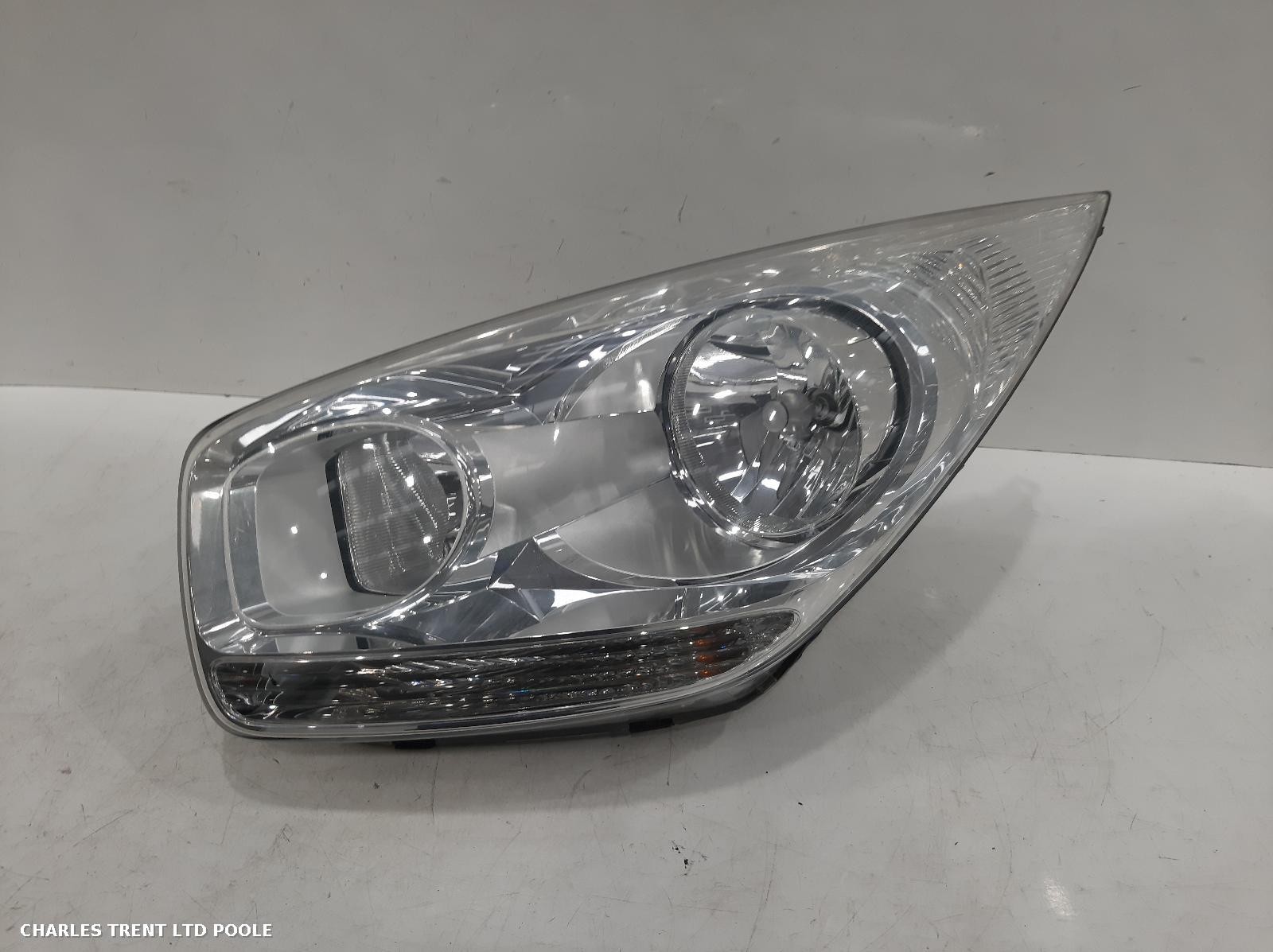 2013 - KIA - VENGA - HEADLIGHT / HEADLAMP (LEFT / PASSENGER SIDE)