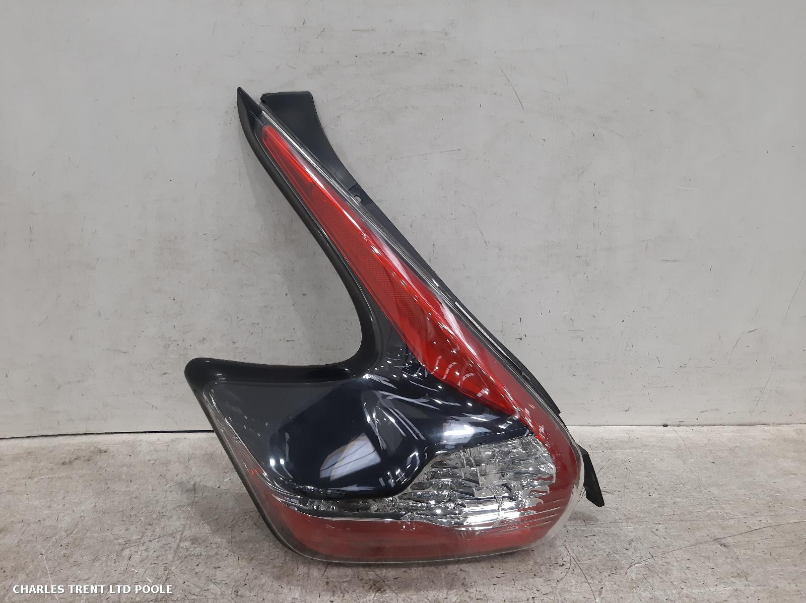 2015 - NISSAN - JUKE - TAIL LIGHT / REAR LIGHT (LEFT / PASSENGER SIDE)