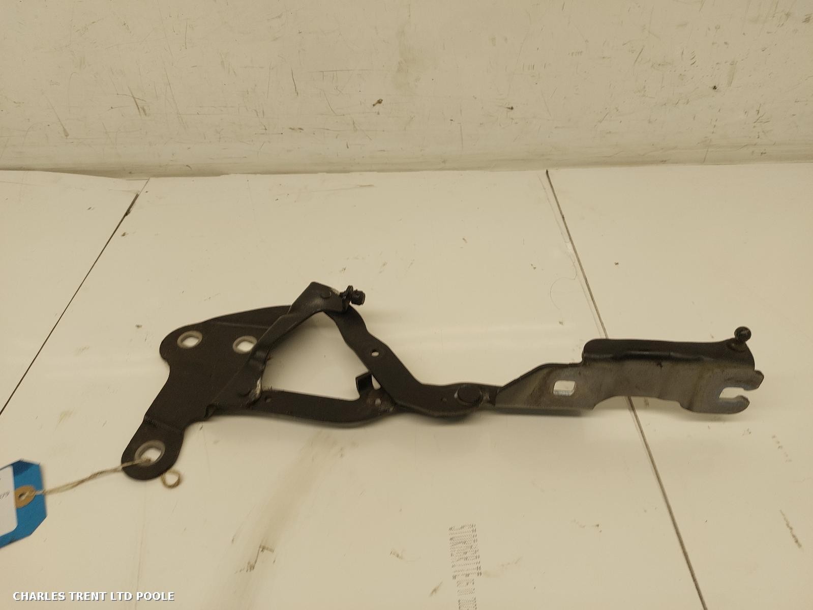 2010 - BMW - X1 - BONNET HINGE