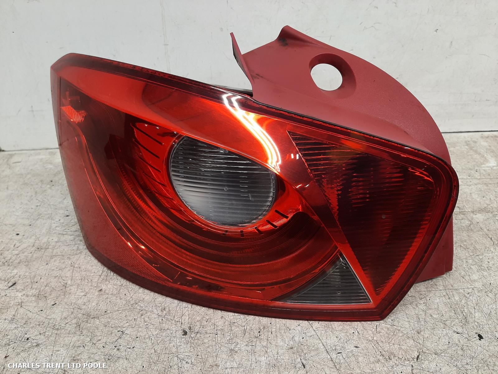 2010 - SEAT - IBIZA - TAIL LIGHT / REAR LIGHT (LEFT / PASSENGER SIDE)