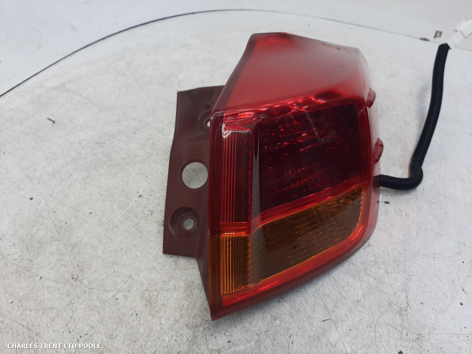 2015 - TOYOTA - RAV 4 - TAIL LIGHT / REAR LIGHT (RIGHT / DRIVER SIDE)