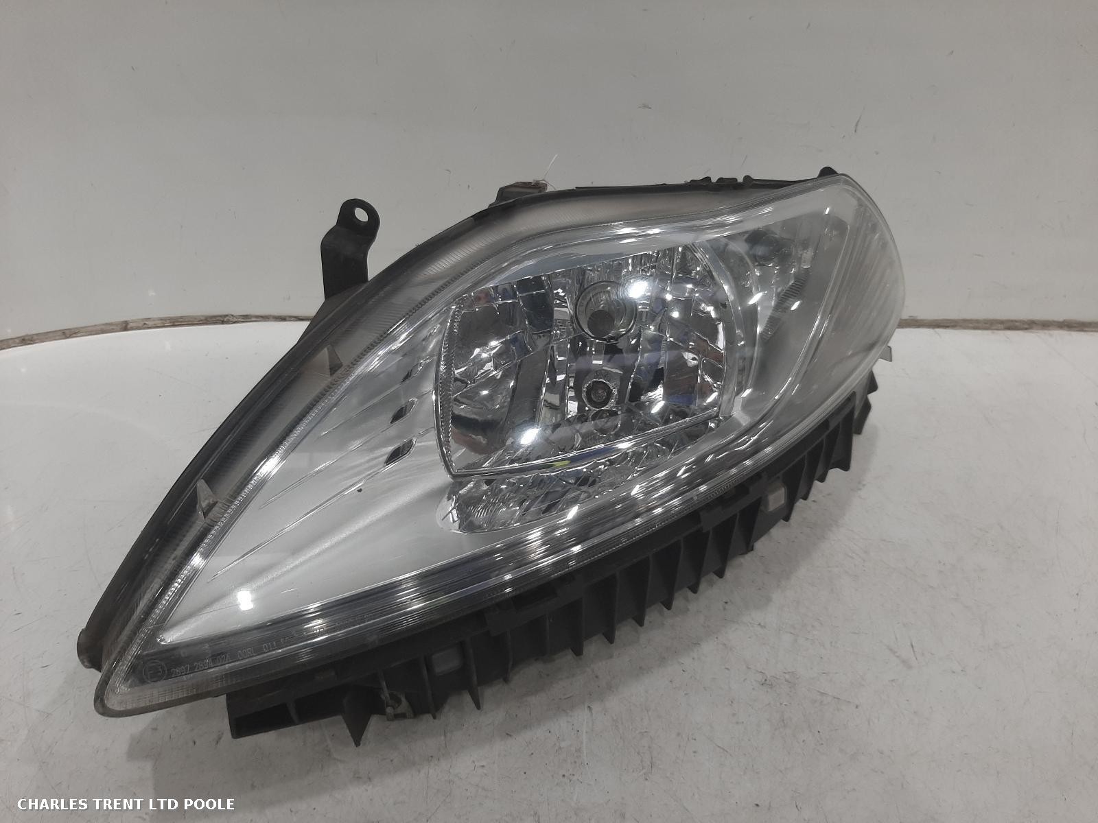 2013 - CHRYSLER - YPSILON - HEADLIGHT / HEADLAMP (LEFT / PASSENGER SIDE)